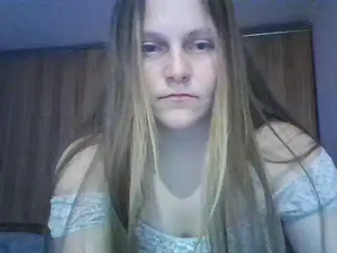 Snapshot of Evasapples chatting on 03.04.25 Evasapples online show from 03.04.25