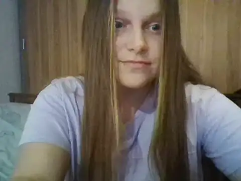 Snapshot of Evasapples chatting on 03.15.25 Evasapples online show from 03.15.25