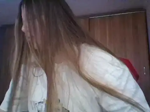 Snapshot of Evasapples chatting on 03.20.25 Evasapples online show from 03.20.25