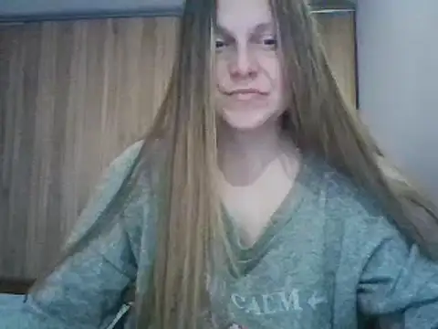 Snapshot of Evasapples chatting on 03.20.25 Evasapples online show from 03.20.25