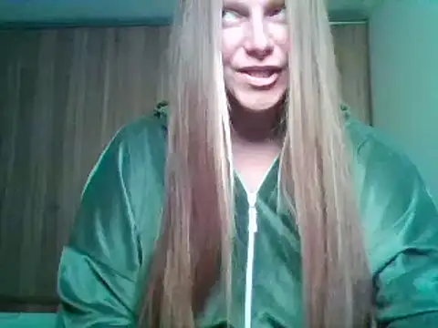 Snapshot of Evasapples chatting on 09.11.25 Evasapples online show from 09.11.25