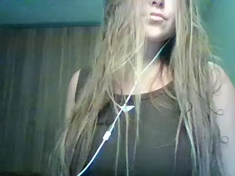 Snapshot of Evasapples chatting on 09.13.25 Evasapples online show from 09.13.25