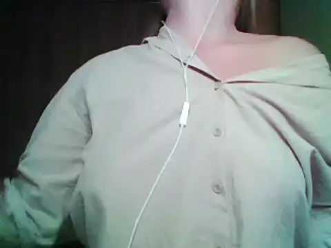 Snapshot of Evasapples chatting on 10.07.25 Evasapples online show from 10.07.25