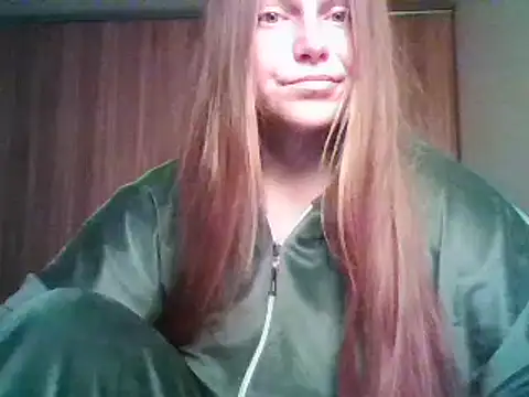 Snapshot of Evasapples chatting on 10.12.25 Evasapples online show from 10.12.25