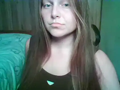 Snapshot of Evasapples chatting on 10.17.25 Evasapples online show from 10.17.25