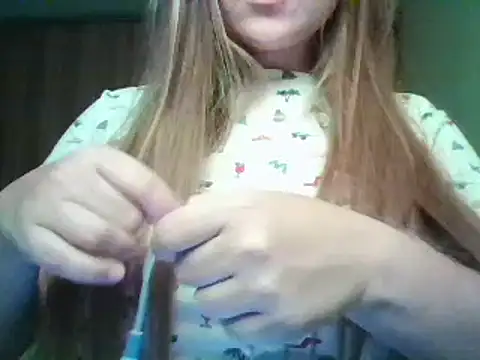 Snapshot of Evasapples chatting on 10.18.25 Evasapples online show from 10.18.25