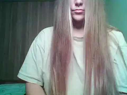 Snapshot of Evasapples chatting on 10.23.25 Evasapples online show from 10.23.25