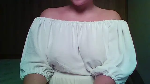 Snapshot of Evasapples chatting on 11.08.25 Evasapples online show from 11.08.25