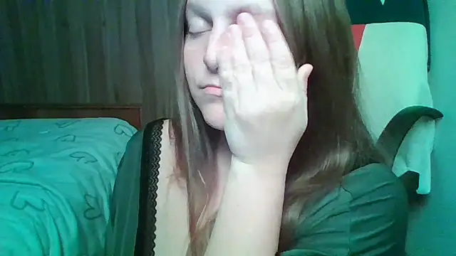 Snapshot of Evasapples chatting on 11.13.25 Evasapples online show from 11.13.25