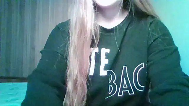 Snapshot of Evasapples chatting on 11.16.25 Evasapples online show from 11.16.25