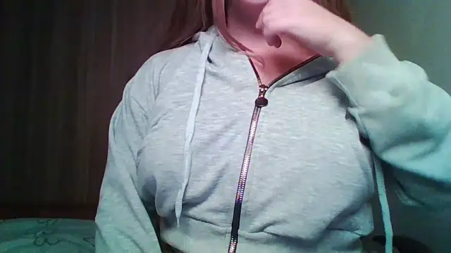 Snapshot of Evasapples chatting on 11.20.25 Evasapples online show from 11.20.25