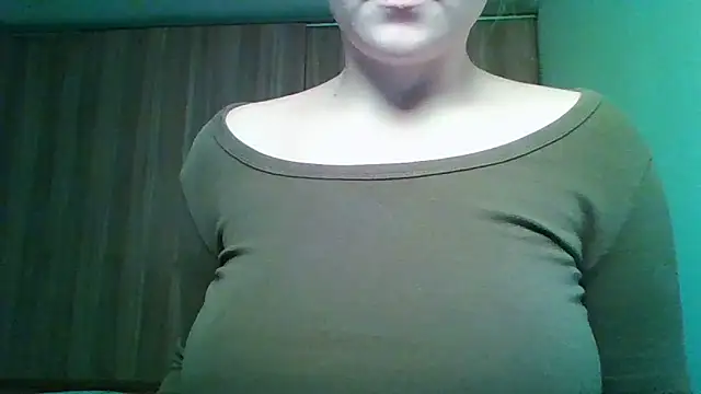 Snapshot of Evasapples chatting on 11.23.25 Evasapples online show from 11.23.25