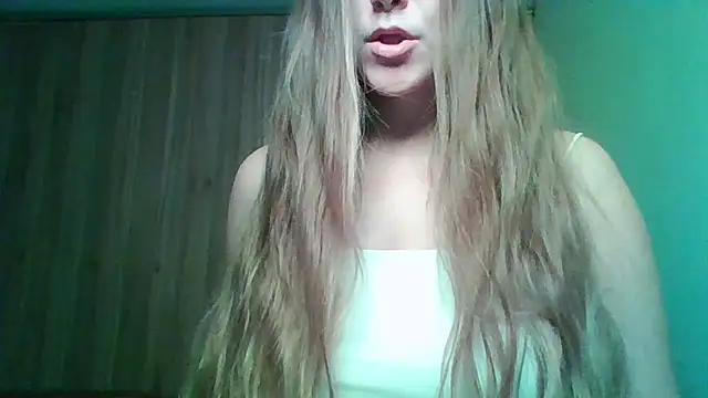 Snapshot of Evasapples chatting on 11.26.25 Evasapples online show from 11.26.25