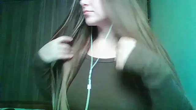 Snapshot of Evasapples chatting on 11.28.25 Evasapples online show from 11.28.25