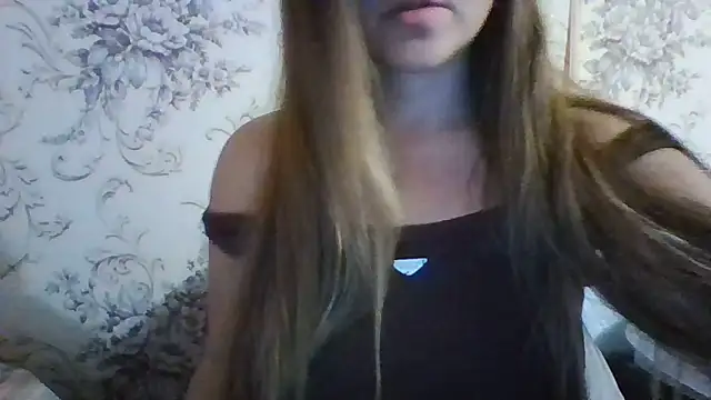 Snapshot of Evasapples chatting on 06.28.26 Evasapples online show from 06.28.26