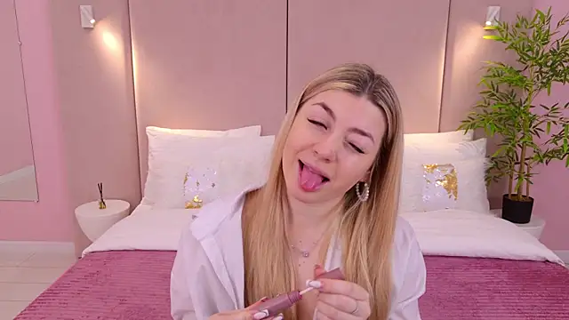 HelenaMorgan online show from 02.21.25