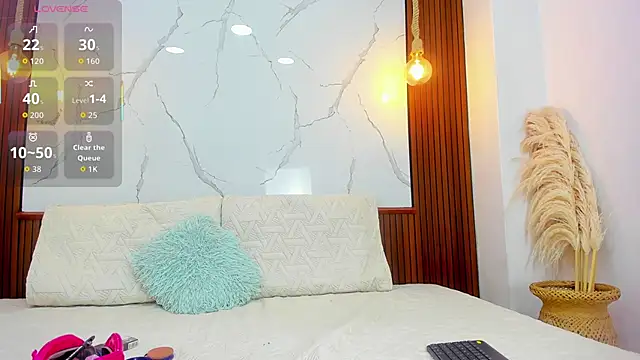 Snapshot of Realbadbxtch chatting on 11.06.25 Realbadbxtch online show from 11.06.25