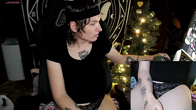 BrandiWRLD 999 online show from 12.18.24