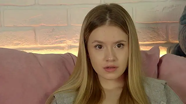 MilanaBalmain online show from 10.15.25