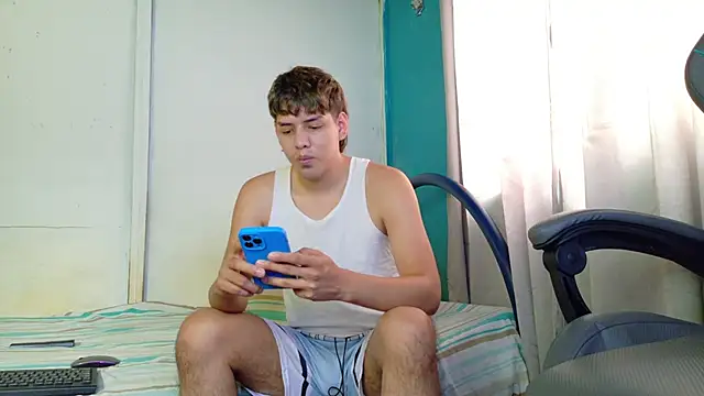 Snapshot of zackmontieel chatting on 12.04.25 zackmontieel online show from 12.04.25