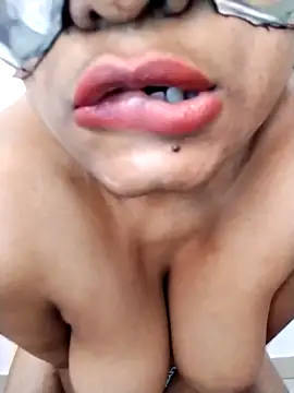 Snapshot of Zaraangle chatting on 11.21.25 Zaraangle online show from 11.21.25