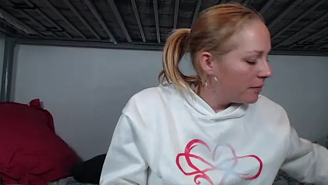 Snapshot of Doucelouve9 chatting on 02.02.26 Doucelouve9 online show from 02.02.26