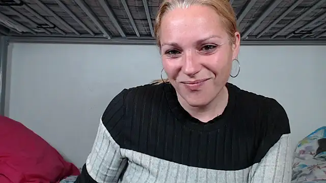 Snapshot of Doucelouve9 chatting on 02.04.26 Doucelouve9 online show from 02.04.26