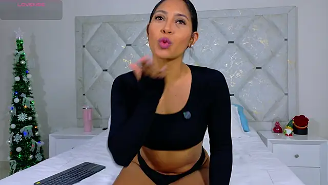 Snapshot of Anna_risse chatting on 12.05.25 Anna risse online show from 12.05.25