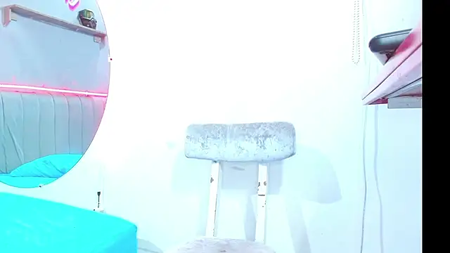 Snapshot of minimi_naty chatting on 12.15.24 minimi naty online show from 12.15.24