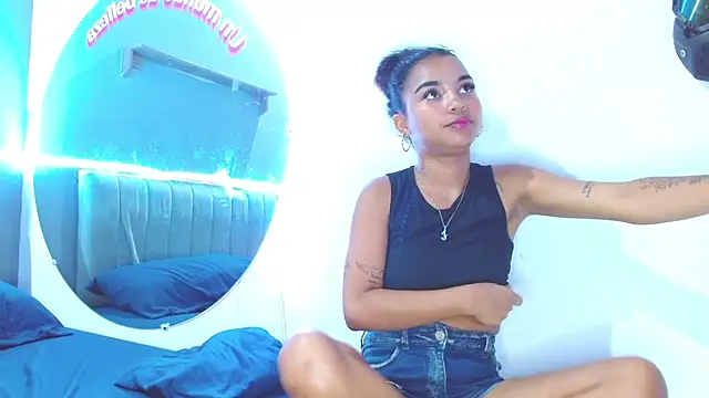 Snapshot of minimi_naty chatting on 02.25.25 minimi naty online show from 02.25.25