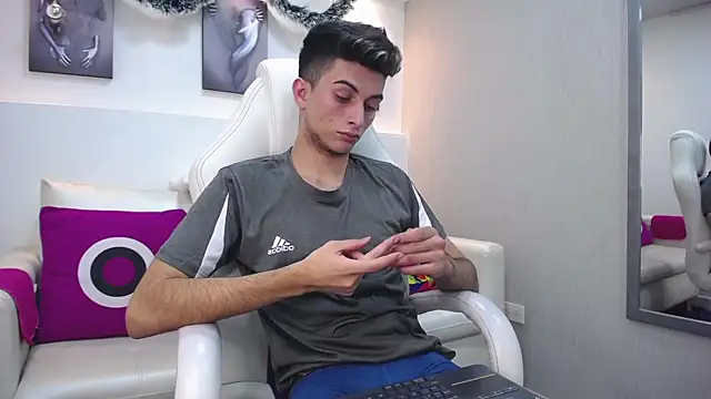 Snapshot of MrWilliseo chatting on 12.17.24 MrWilliseo online show from 12.17.24