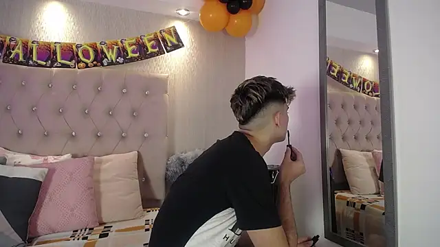 Snapshot of MrWilliseo chatting on 10.15.25 MrWilliseo online show from 10.15.25