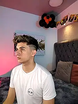 Snapshot of MrWilliseo chatting on 10.28.25 MrWilliseo online show from 10.28.25