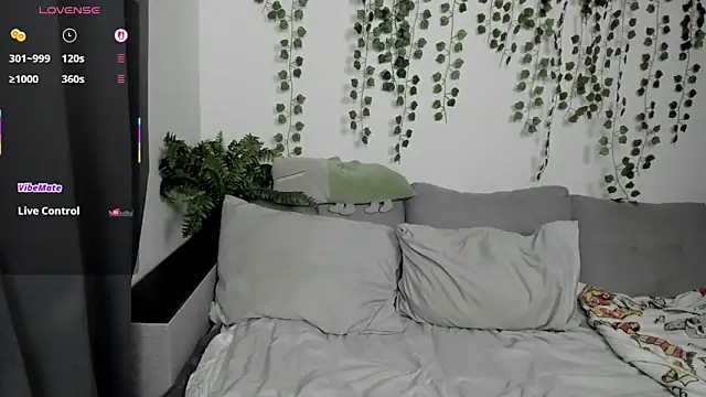 Snapshot of whoa-hoa-hoa-hoa-hoa chatting on 09.30.25 whoa-hoa-hoa-hoa-hoa online show from 09.30.25