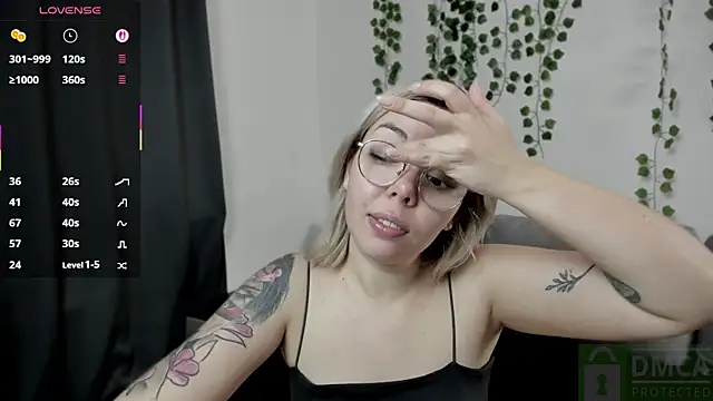 Snapshot of whoa-hoa-hoa-hoa-hoa chatting on 10.08.25 whoa-hoa-hoa-hoa-hoa online show from 10.08.25