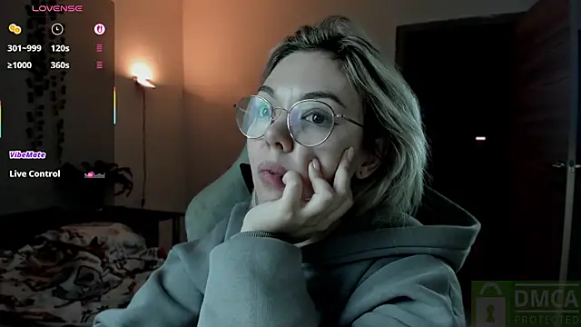 Snapshot of whoa-hoa-hoa-hoa-hoa chatting on 10.13.25 whoa-hoa-hoa-hoa-hoa online show from 10.13.25