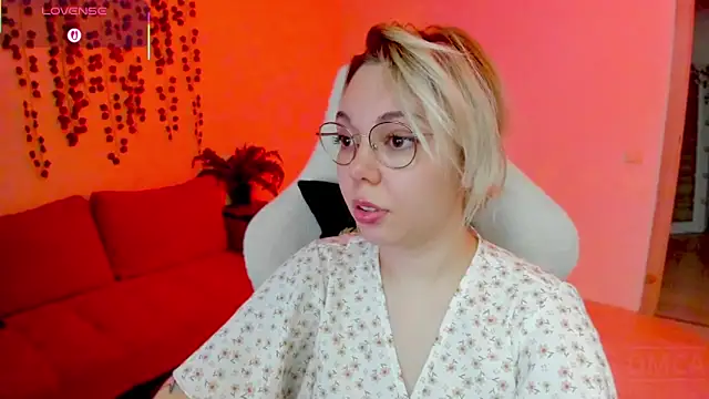 Snapshot of whoa-hoa-hoa-hoa-hoa chatting on 11.04.25 whoa-hoa-hoa-hoa-hoa online show from 11.04.25