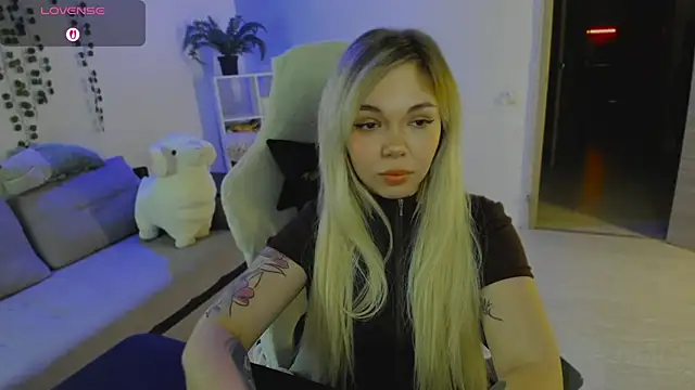 Snapshot of whoa-hoa-hoa-hoa-hoa chatting on 12.16.25 whoa-hoa-hoa-hoa-hoa online show from 12.16.25