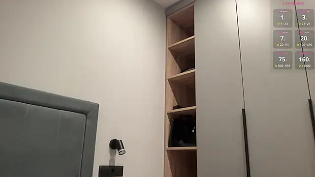 Snapshot of cute_mark chatting on 10.24.25 cute mark online show from 10.24.25