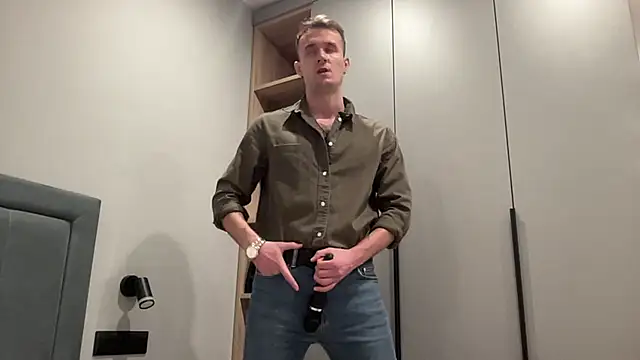 Snapshot of cute_mark chatting on 10.26.25 cute mark online show from 10.26.25