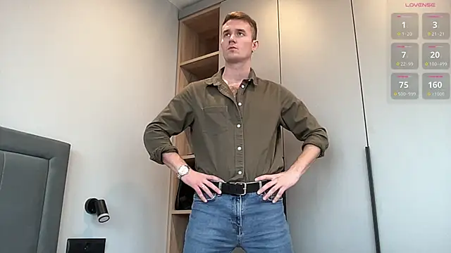 Snapshot of cute_mark chatting on 10.27.25 cute mark online show from 10.27.25