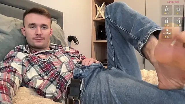 Snapshot of cute_mark chatting on 11.30.25 cute mark online show from 11.30.25