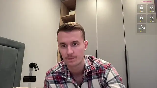 Snapshot of cute_mark chatting on 12.02.25 cute mark online show from 12.02.25