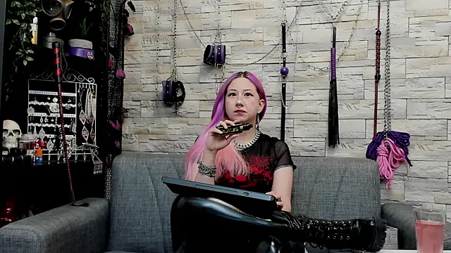 Snapshot of CruelMistress chatting on 05.28.26 CruelMistress online show from 05.28.26