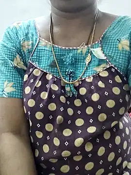 Snapshot of Tamilrojanew chatting on 10.28.25 Tamilrojanew online show from 10.28.25