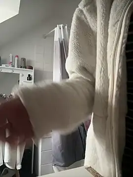 Petite moi online show from 03.08.26