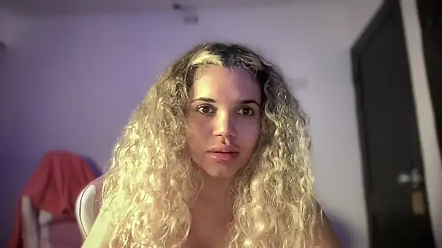 Snapshot of brithneysquirt chatting on 11.29.25 brithneysquirt online show from 11.29.25