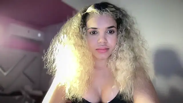 Snapshot of brithneysquirt chatting on 11.30.25 brithneysquirt online show from 11.30.25