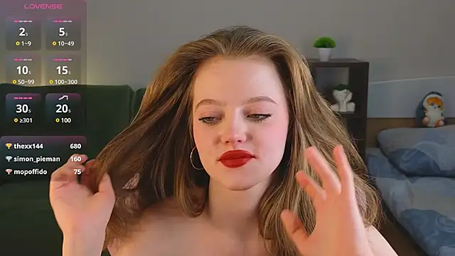 Snapshot of Eveleen_Soleen chatting on 12.15.24 Eveleen Soleen online show from 12.15.24