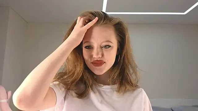 Snapshot of Eveleen_Soleen chatting on 11.15.25 Eveleen Soleen online show from 11.15.25